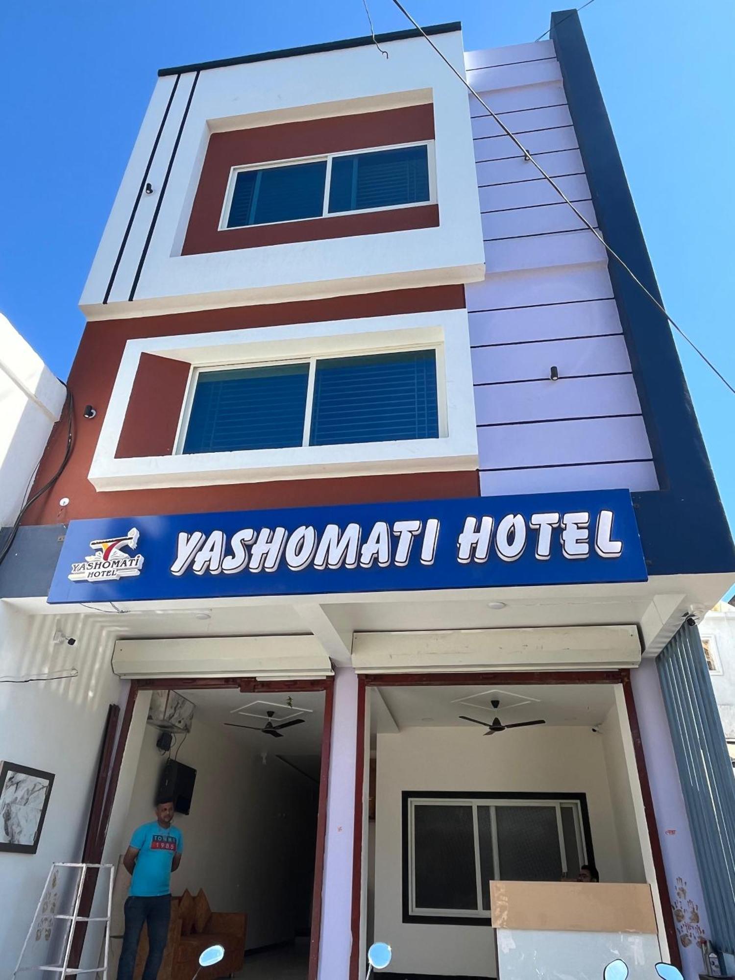 Yashomati Hotel Maheshwar Esterno foto