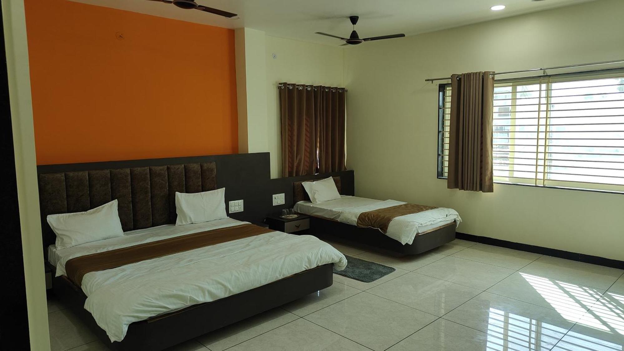 Yashomati Hotel Maheshwar Esterno foto