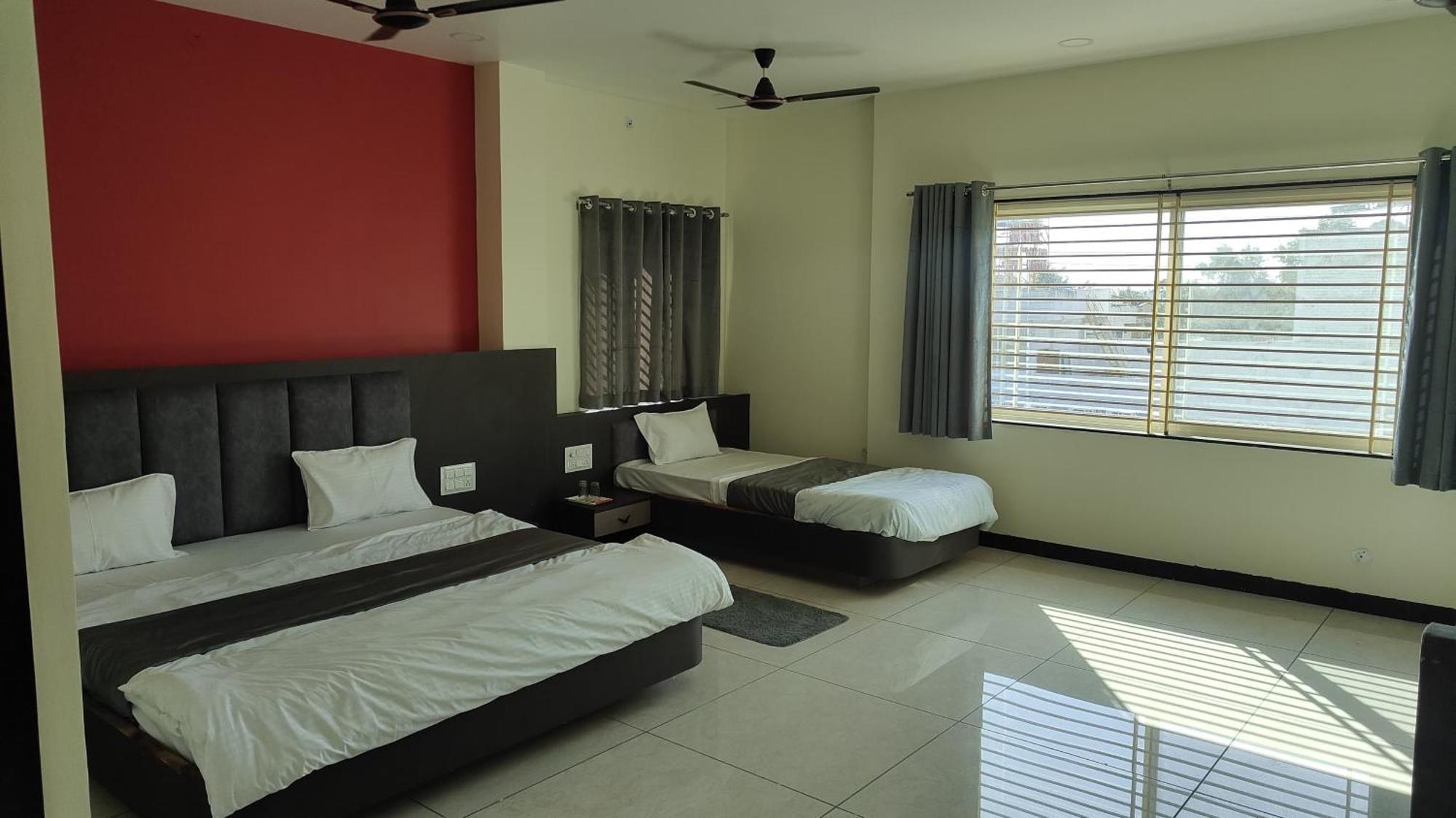 Yashomati Hotel Maheshwar Esterno foto