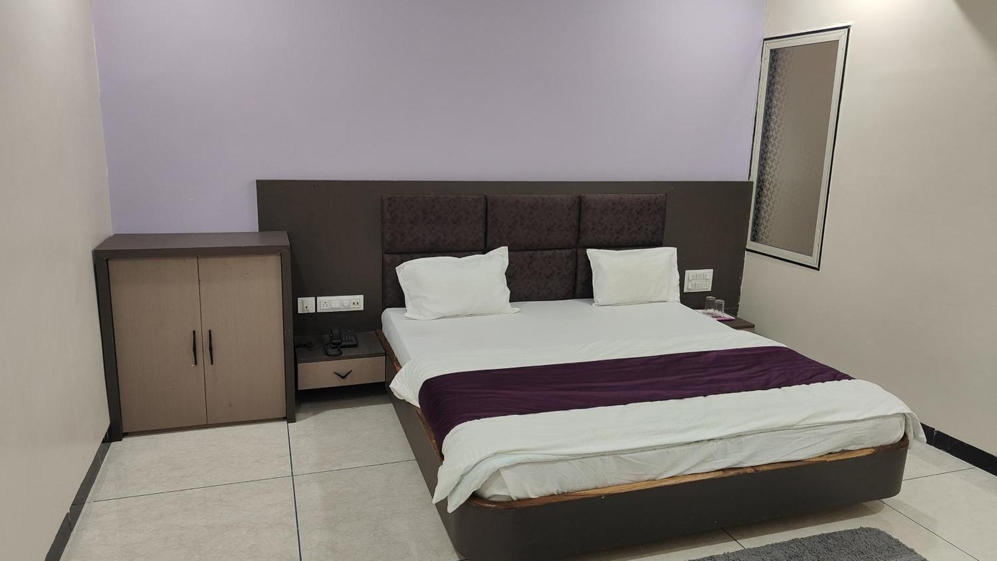 Yashomati Hotel Maheshwar Esterno foto