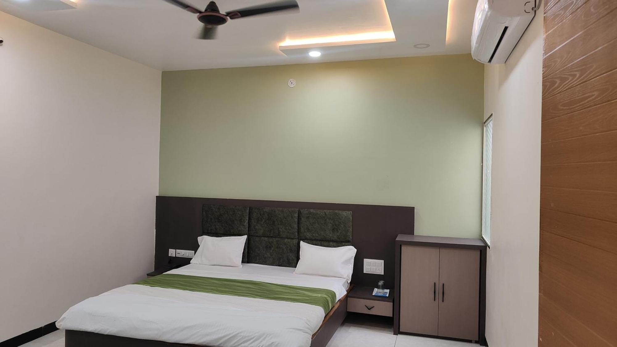 Yashomati Hotel Maheshwar Esterno foto