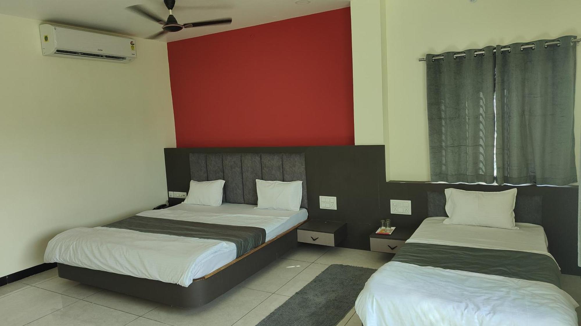 Yashomati Hotel Maheshwar Esterno foto