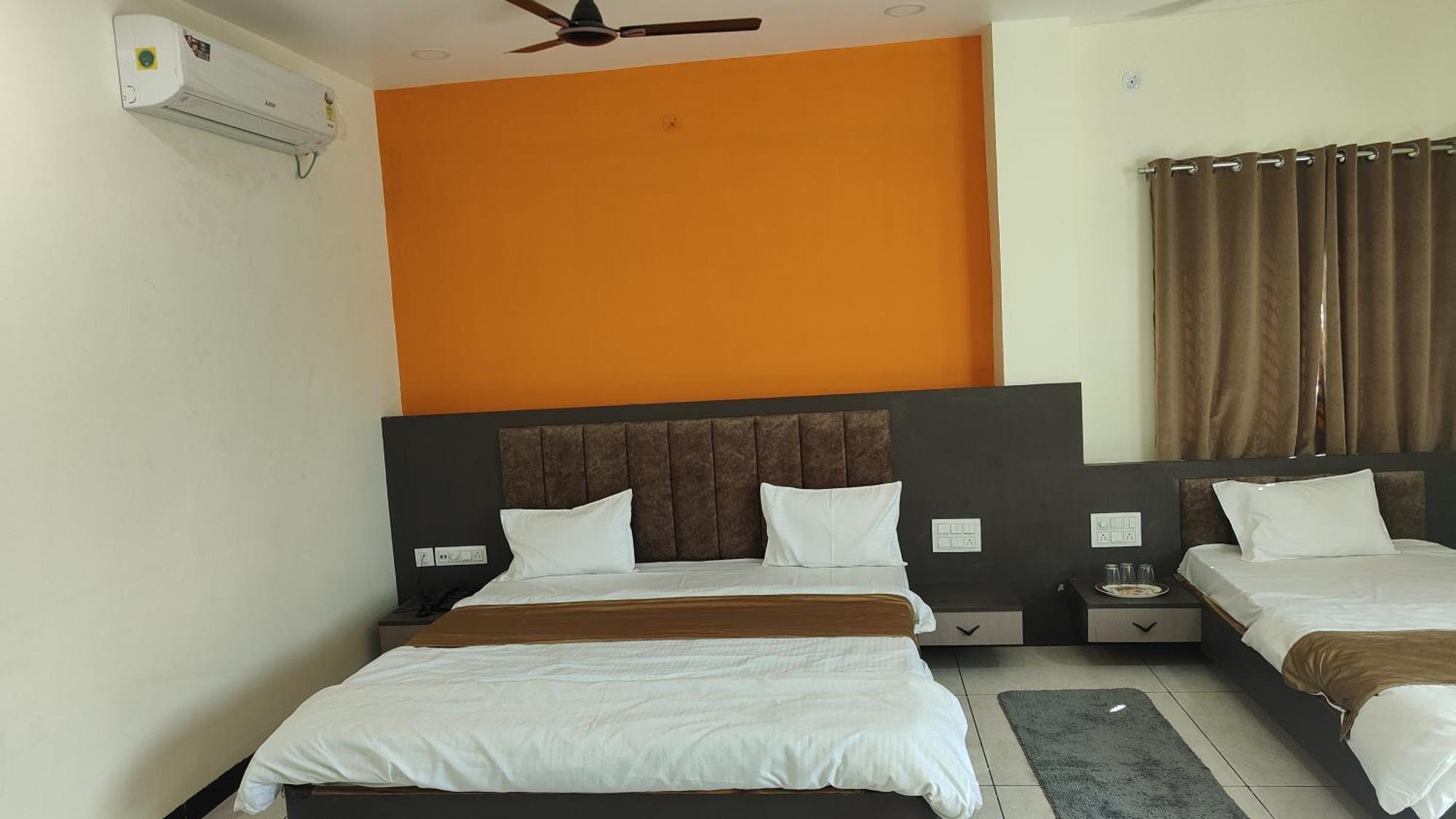 Yashomati Hotel Maheshwar Esterno foto